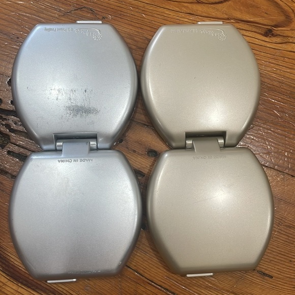 Idea village gold tone and silver tone compact mirrors - Picture 7 of 8